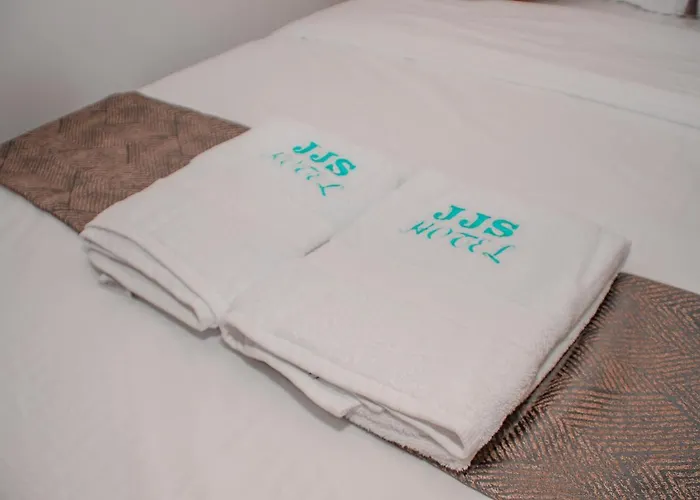 Jjs And Hotel 3*